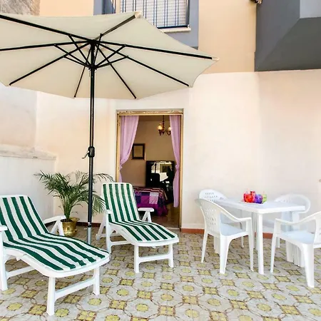 Una Terrazza Nel Sole Di Tre E Terrazza