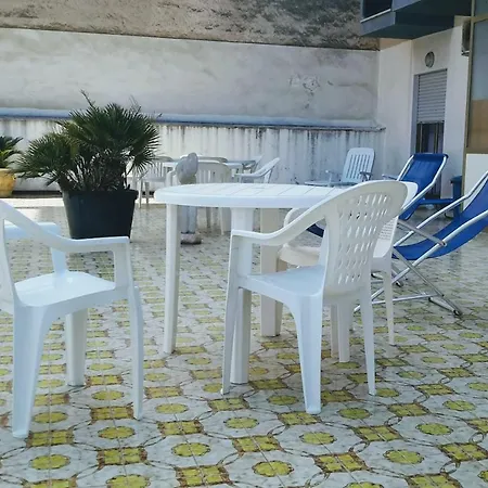 Una Terrazza Nel Sole Di Tre E Terrazza Гостевой дом *