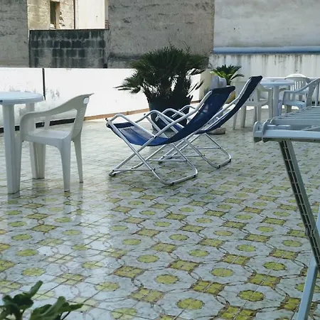 Una Terrazza Nel Sole Di Tre E Terrazza *