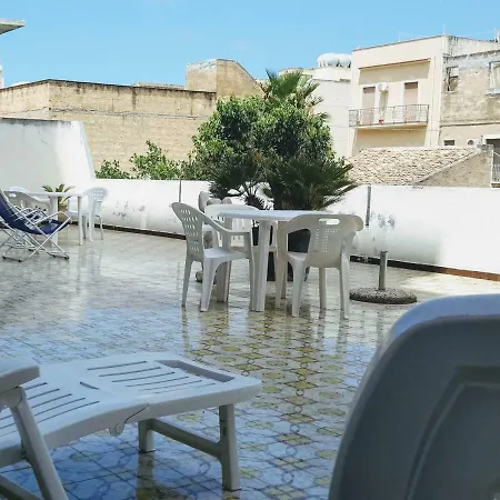 Una Terrazza Nel Sole Di Tre E Terrazza * Трапани