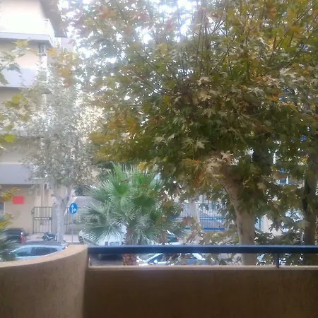 Una Terrazza Nel Sole Di Tre E Terrazza